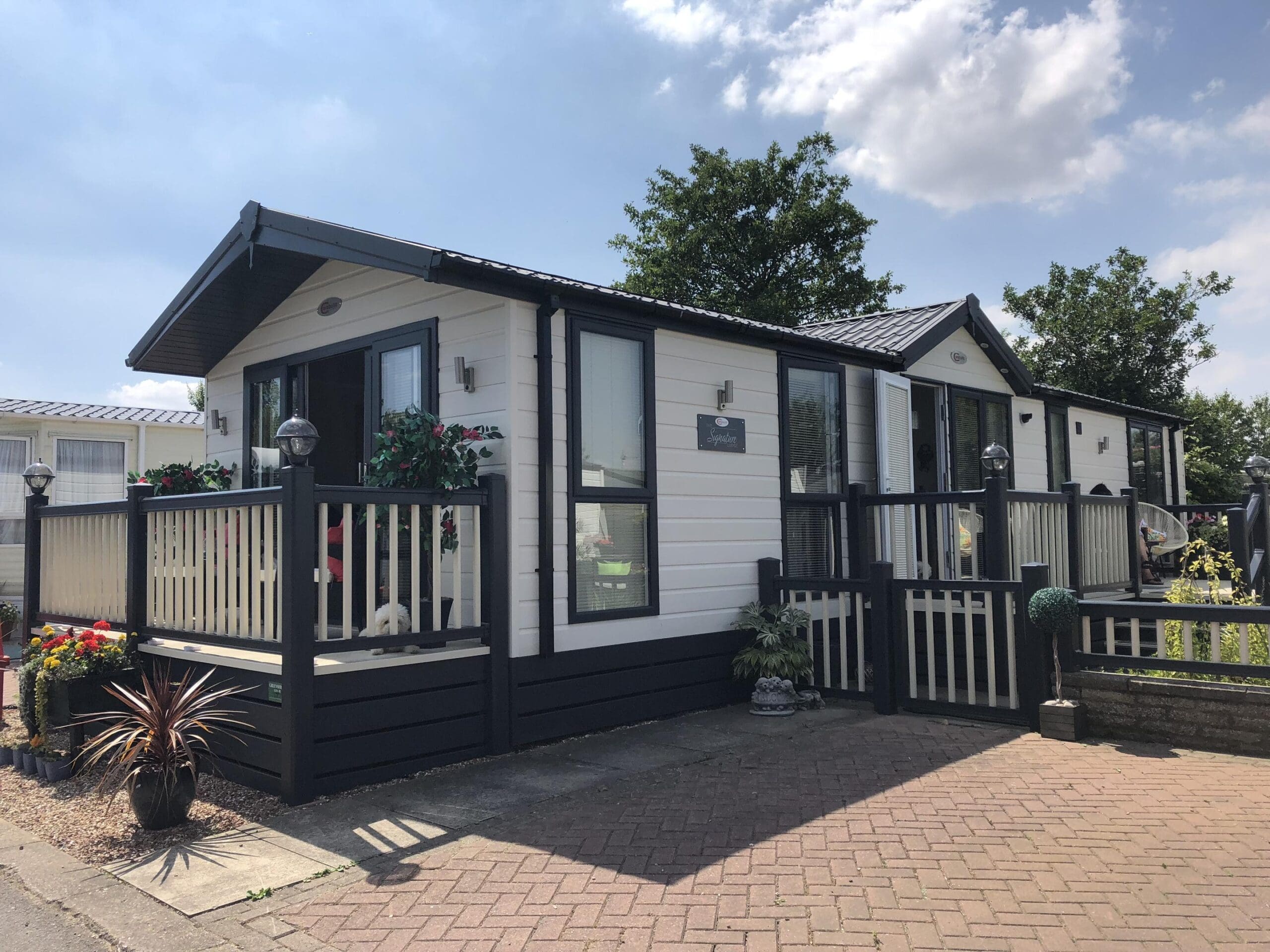 The image shows the interior of a modern caravan featuring a comfortable living space with a well-designed layout, ideal for caravan ownership. The cozy atmosphere highlights the potential for relaxation and peace, making it perfect for those looking to discover the joys of caravan life.